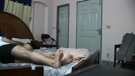 सेक्सी इंडियन भाभी की चुदाई नेबर के साथ देसी सेक्स हिंदी बीएफ वीडियो MMS — screenshot 4