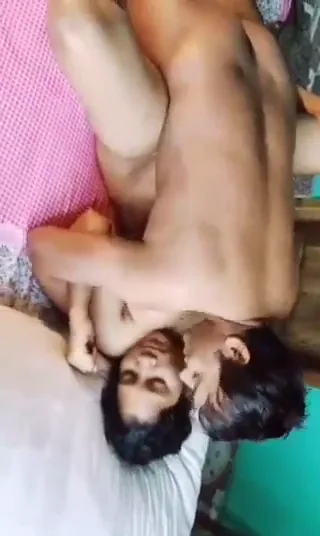 लवर्स ने खुद रिकॉर्ड कराया अपना रोमांटिक देसी सेक्स चुदाई वीडियो — screenshot 3