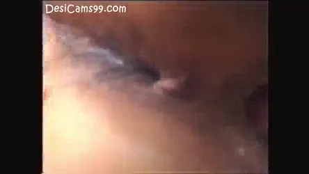 खूबसूरत भाभी की चूत में पति का लंड देसी चुदाई भाभी बीएफ वीडियो — screenshot 2