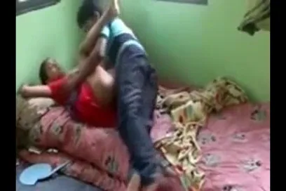 पड़ोसन की बुर में लंड डालकर साडी उठा के चुदाई का MMS वीडियो — screenshot 3