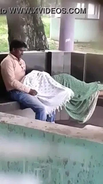 दिन दहाड़े पार्क में औरत ने दिया लंड को ब्लोजॉब देसी एमएमएस — screenshot 3