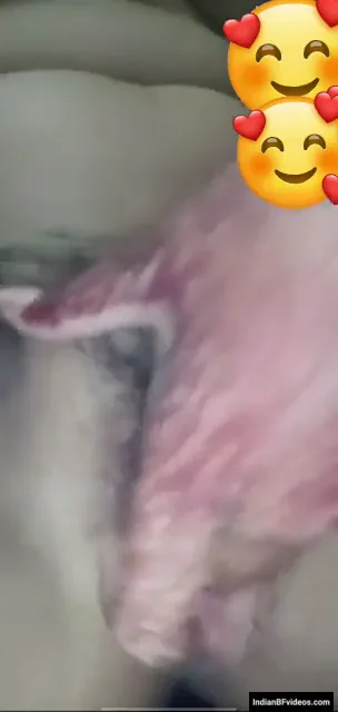 मेहंदी वाली उंगलियों से वीडियो कॉल पर हस्तमैथुन करती नई दुल्हन देसी एमएमएस — screenshot 3