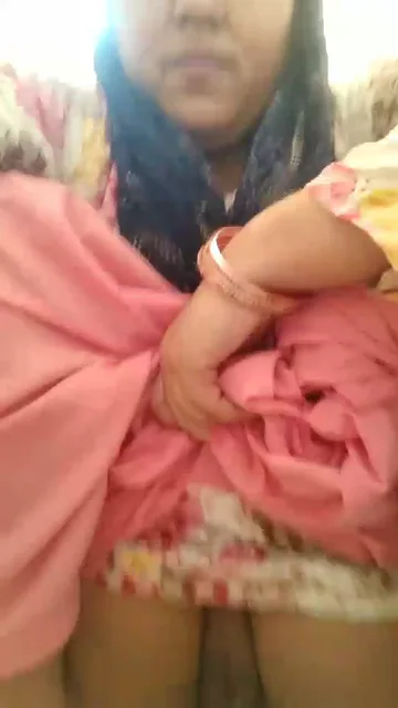 पंजाबी भाभी ने संडास में देसी पिसिंग करके लवर के लिए बनाई चूत वीडियो — screenshot 1