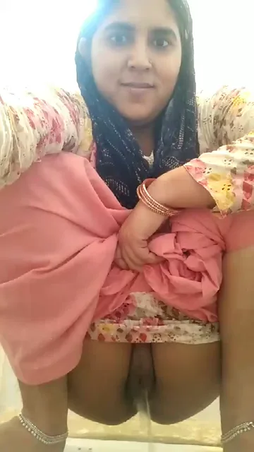 पंजाबी भाभी ने संडास में देसी पिसिंग करके लवर के लिए बनाई चूत वीडियो — screenshot 3