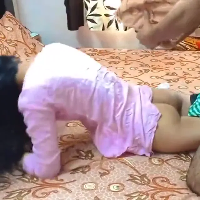 साली को सीधी उल्टी लिटाकर जमकर चोदा हिंदी बीएफ सेक्स वीडियो — screenshot 2