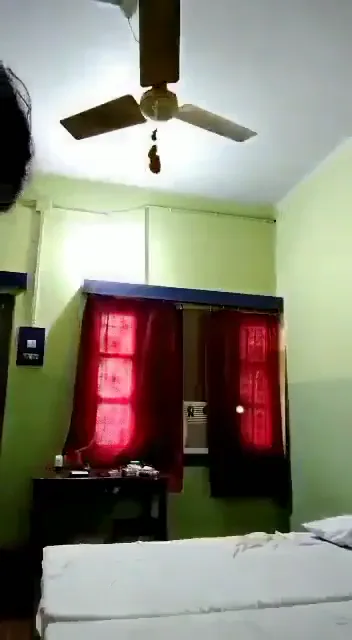 देवर ने भाभी के कपड़े उतारकर चूचे दबाए देसी भाभी चुदाई वीडियो — screenshot 1