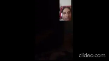 वीडियो कॉल पर बूब दिखाकर बॉयफ्रेंड को मूठ मारने वाली देसी लड़की सेक्स वीडियो — screenshot 8