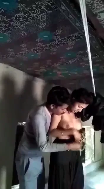 ड्राइवर ने मालिक की बेटी को गांव लाकर नंगी करके देहाती चुदाई की हिंदी एमएमएस — screenshot 2