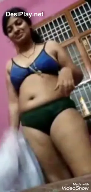 खूबसूरत मल्लू दीदी ने कपड़े उतारकर दिखाया नंगा बदन वीडियो — screenshot 5
