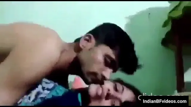 क्यूट गर्लफ्रेंड के मुलायम चूतड़ों का स्वाद लेकर की देसी चुदाई हिंदी बीएफ — screenshot 5
