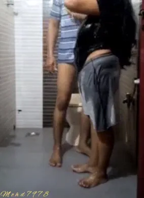 सेक्सी तमिल आंटी ने बाथरूम में गांड मरवाई देसी चुदाई वीडियो — screenshot 1