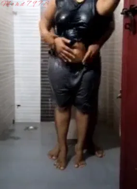 सेक्सी तमिल आंटी ने बाथरूम में गांड मरवाई देसी चुदाई वीडियो — screenshot 2