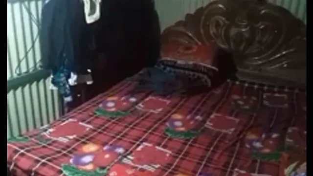 पड़ोसी की बीवी के साथ सेक्स अफेयर और जोरदार चुदाई वाली देसी बीएफ वीडियो — screenshot 2