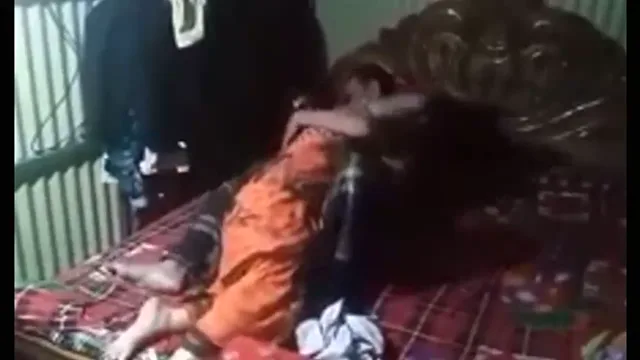 पड़ोसी की बीवी के साथ सेक्स अफेयर और जोरदार चुदाई वाली देसी बीएफ वीडियो — screenshot 3
