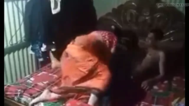पड़ोसी की बीवी के साथ सेक्स अफेयर और जोरदार चुदाई वाली देसी बीएफ वीडियो — screenshot 4