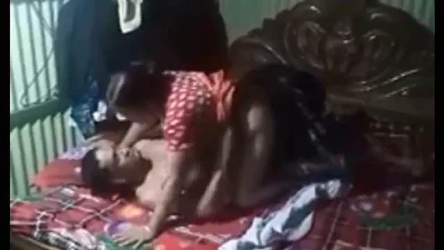पड़ोसी की बीवी के साथ सेक्स अफेयर और जोरदार चुदाई वाली देसी बीएफ वीडियो — screenshot 8