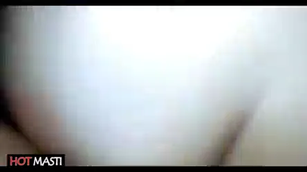 देसी गांड पर क्रीम लगाकर मोटा लंड घुसा के चुदाई का गांव वाली ब्लू फिल्म — screenshot 2