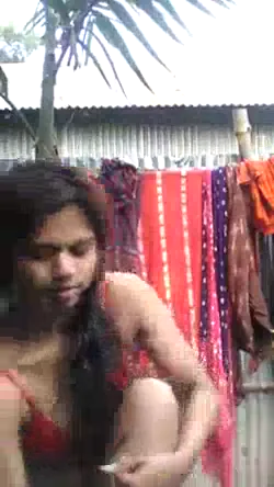 खुले बाथरूम में नंगी देसी लड़की चूत गांड दिखाती हुई हिंदी बीएफ वीडियो — screenshot 4