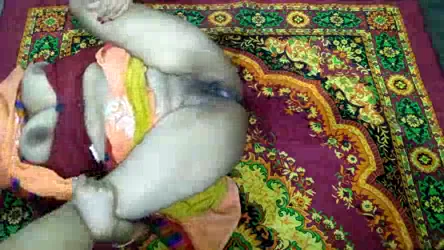 बूढी सास की चूत हिला हिलाकर चोदा देसी गांव की चुदाई हिंदी बीएफ वीडियो — screenshot 9