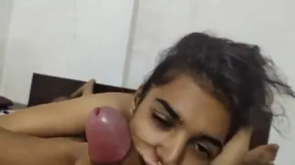 सेक्सी कॉलेज गर्ल का मोटे लंड पर गंदा ब्लोजॉब हिंदी बीएफ वीडियो — screenshot 7