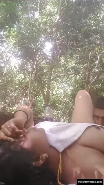 बड़े बूब्स मल्लू भाभी की चूत चाटी जंगल में ले जाकर देसी सेक्स वीडियो — screenshot 2