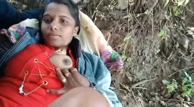 सौरभ सर ने जंगल में बिहारी माल की बुर चुदाई की देहाती हिंदी बीएफ वीडियो — screenshot 5