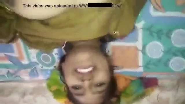 सुपरवाइजर ने वर्कर की सलवार खोलकर लंड डाल दिया देसी चुदाई वीडियो — screenshot 2