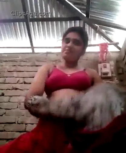 देहाती लड़की तकिए से अपनी चूत रगड़कर सेक्स का मजा लेती हुई वीडियो — screenshot 1