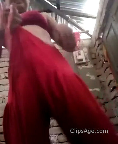 देहाती लड़की तकिए से अपनी चूत रगड़कर सेक्स का मजा लेती हुई वीडियो — screenshot 10