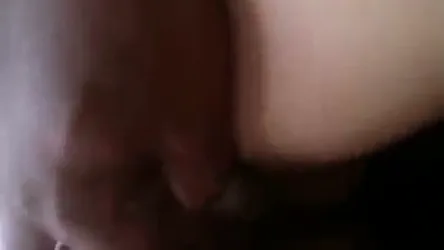 गोरी देसी लड़की की काली चूत सहलाने और चाटने वाली गांव की चुदाई वीडियो — screenshot 2