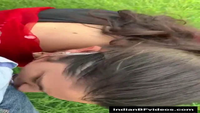 क्यूट देसी लड़की ने खुल्लमखुल्ला आशिक का लंड चूसा बीएफ वीडियो — screenshot 1