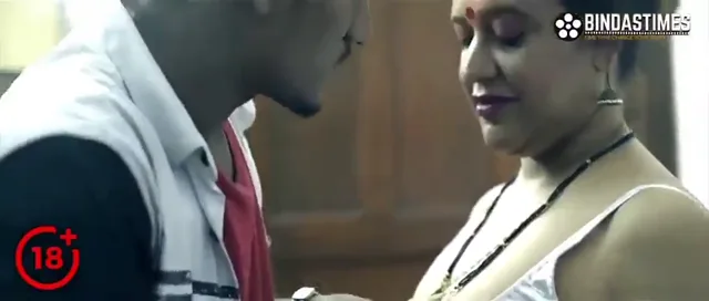 चुदासी भाभी ने टेलर से नाप लेने बहाने बूब्स दबवाए हिंदी बीएफ वीडियो — screenshot 2