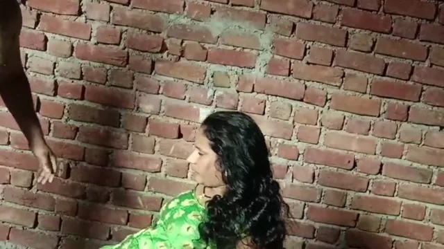 देसी पोर्नस्टार भाभी की मोटी गांड मारी और चूत चोदी का पूरा मस्ती भरा हिंदी बीएफ वीडियो — screenshot 1