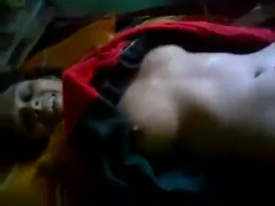लुंगी में हाथ डालकर लंड हिलाती देसी बीवी की मस्तurbation वाली भाभी बीएफ वीडियो — screenshot 2