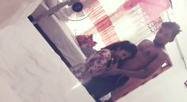 इंडियन लवर्स का सेक्सी फोरप्ले और जोरदार चुदाई हिंदी बीएफ — screenshot 3