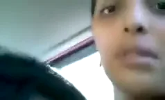ड्राइवर ने कार में खूबसूरत स्कूल टीचर की चूत चोदकर देसी चुदाई की वीडियो — screenshot 1
