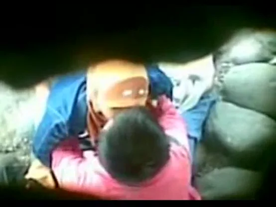 पत्थरों के पीछे हिजाबी लड़की ने लंड चूसकर दिया जबरदस्त ब्लोजॉब — screenshot 2