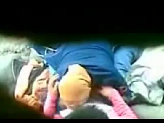 पत्थरों के पीछे हिजाबी लड़की ने लंड चूसकर दिया जबरदस्त ब्लोजॉब — screenshot 9