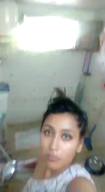 इंडियन लड़की का न्यूड बाथरूम शो देसी चूत गांड वाली ब्लू फिल्म — screenshot 2