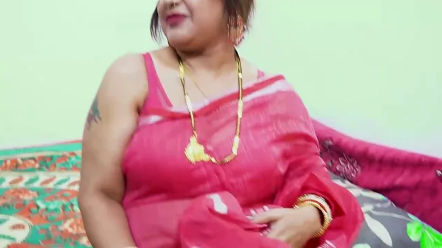 मकान मालिकनी आंटी को किराएदार लड़के ने ब्लैकमेल चोदा हिंदी बीएफ — screenshot 1