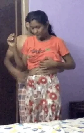 प्रेग्नेंट बीवी पर पति ने प्यार बरसाया और चूत चोदी देसी सेक्स वीडियो — screenshot 1