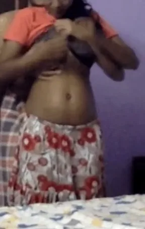 प्रेग्नेंट बीवी पर पति ने प्यार बरसाया और चूत चोदी देसी सेक्स वीडियो — screenshot 3
