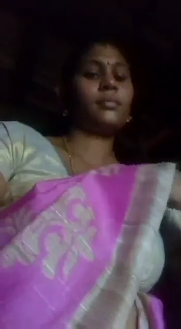 गरीब देहाती औरत ने रात में अपनी चूत में उंगली डालकर देसी मस्ती की गांव वाली बीएफ क्लिप — screenshot 3