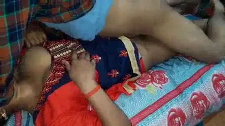 देसी साली की गीली चूत जीजा ने जोरदार चोदते हुए हिंदी बीएफ वीडियो — screenshot 3