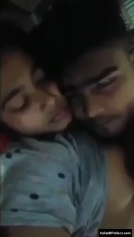 गाँव के देसी लवर अंधेरे में रोमांस करते हुए चूत चोदाई वीडियो — screenshot 7