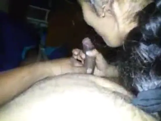 सेक्सी ब्लाउज वाली भाभी ने चूसा लंड वीडियो — screenshot 6