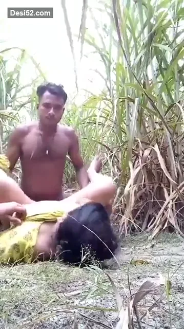 गन्ने के खेत में लड़के ने अपनी प्रेमिका को जमकर चोदा देहाती चूत चुदाई वीडियो — screenshot 5