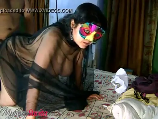 हॉट आंटी की गांड पकड़कर अंकल ने जोरदार चोदाई की हिंदी बीएफ वीडियो — screenshot 5