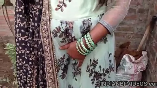 सगाई वाली भाभी की चूत प्लास्टिक कुर्सी पर खोलकर जोरदार चोदी देसी सेक्स वीडियो — screenshot 1