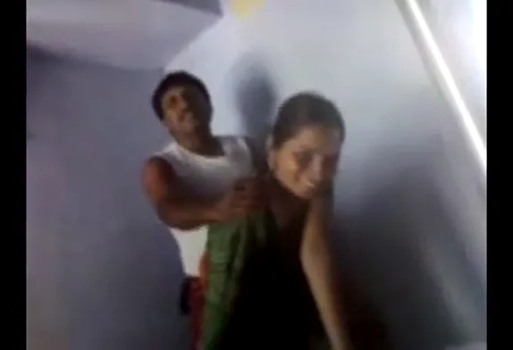 पडोसी ने बीवी चोदी, पति ने फिल्माई! वीडियो — screenshot 1